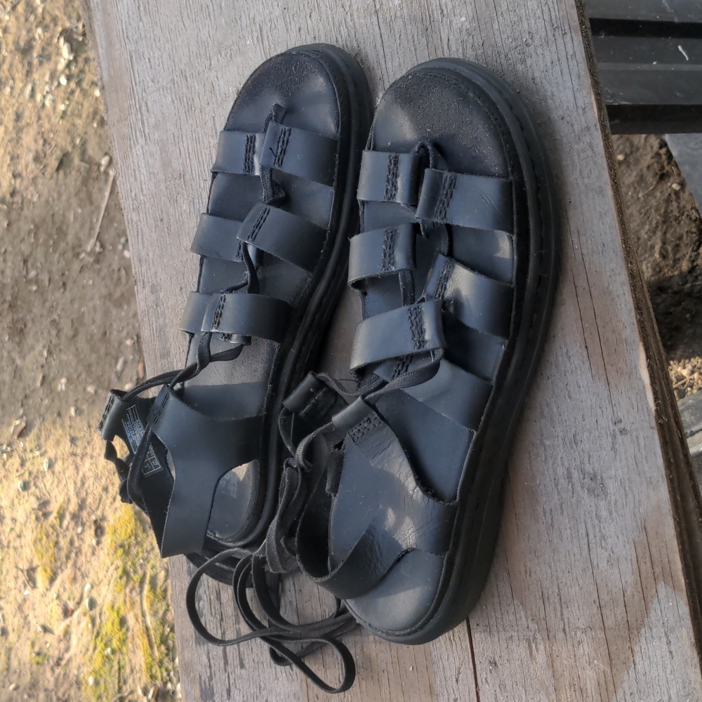 DR. MARTENS WOMENS KRISTINA LEATHER FISHERMAN SANDALS
